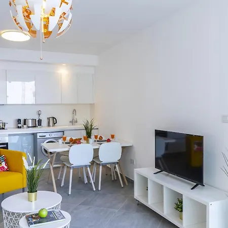 Emerald Apartment *